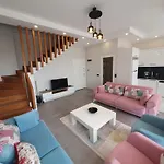 Dreamy Luxury Two-bedroom Penthouse With Special Forest, Mountain And Sea Views شقة